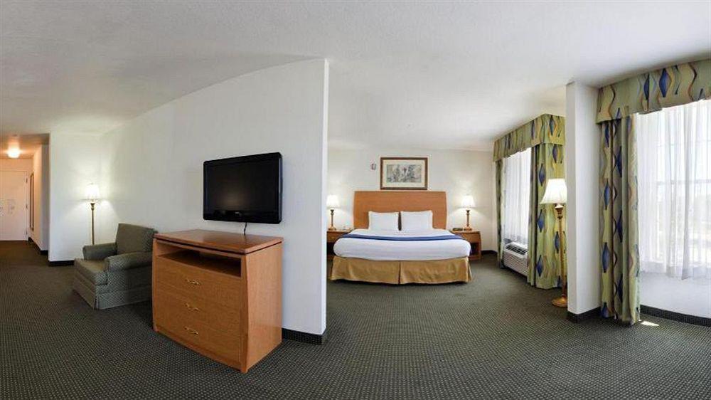 Holiday Inn Express Hotel & Suites Columbus By Ihg Zewnętrze zdjęcie
