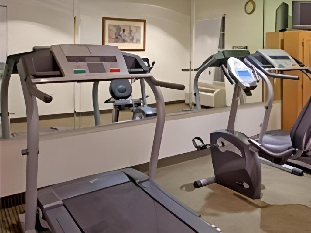Holiday Inn Express Hotel & Suites Columbus By Ihg Zewnętrze zdjęcie