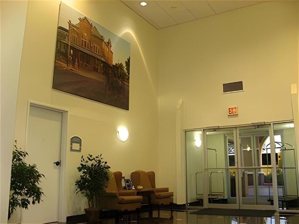 Holiday Inn Express Hotel & Suites Columbus By Ihg Zewnętrze zdjęcie