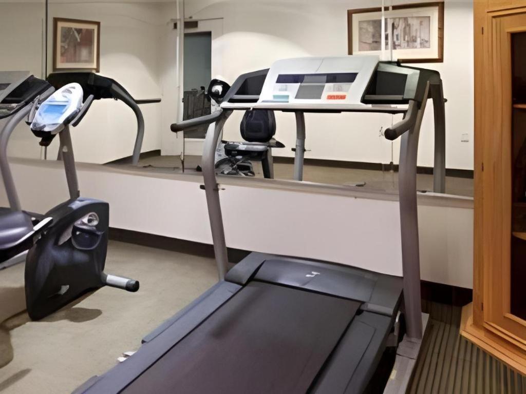 Holiday Inn Express Hotel & Suites Columbus By Ihg Zewnętrze zdjęcie
