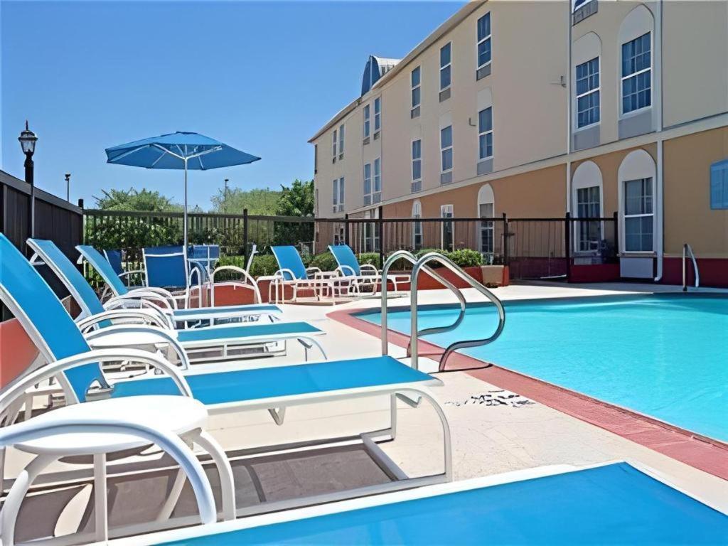 Holiday Inn Express Hotel & Suites Columbus By Ihg Zewnętrze zdjęcie