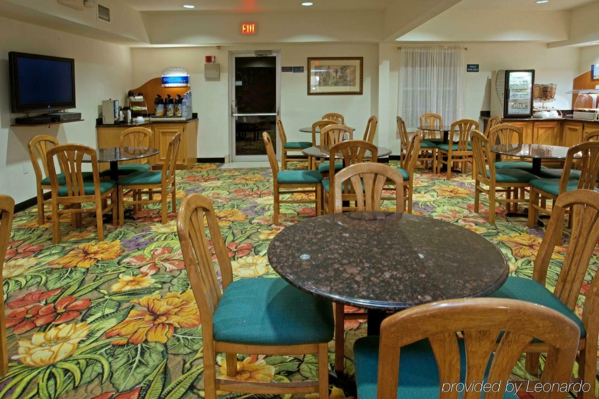 Holiday Inn Express Hotel & Suites Columbus By Ihg Zewnętrze zdjęcie