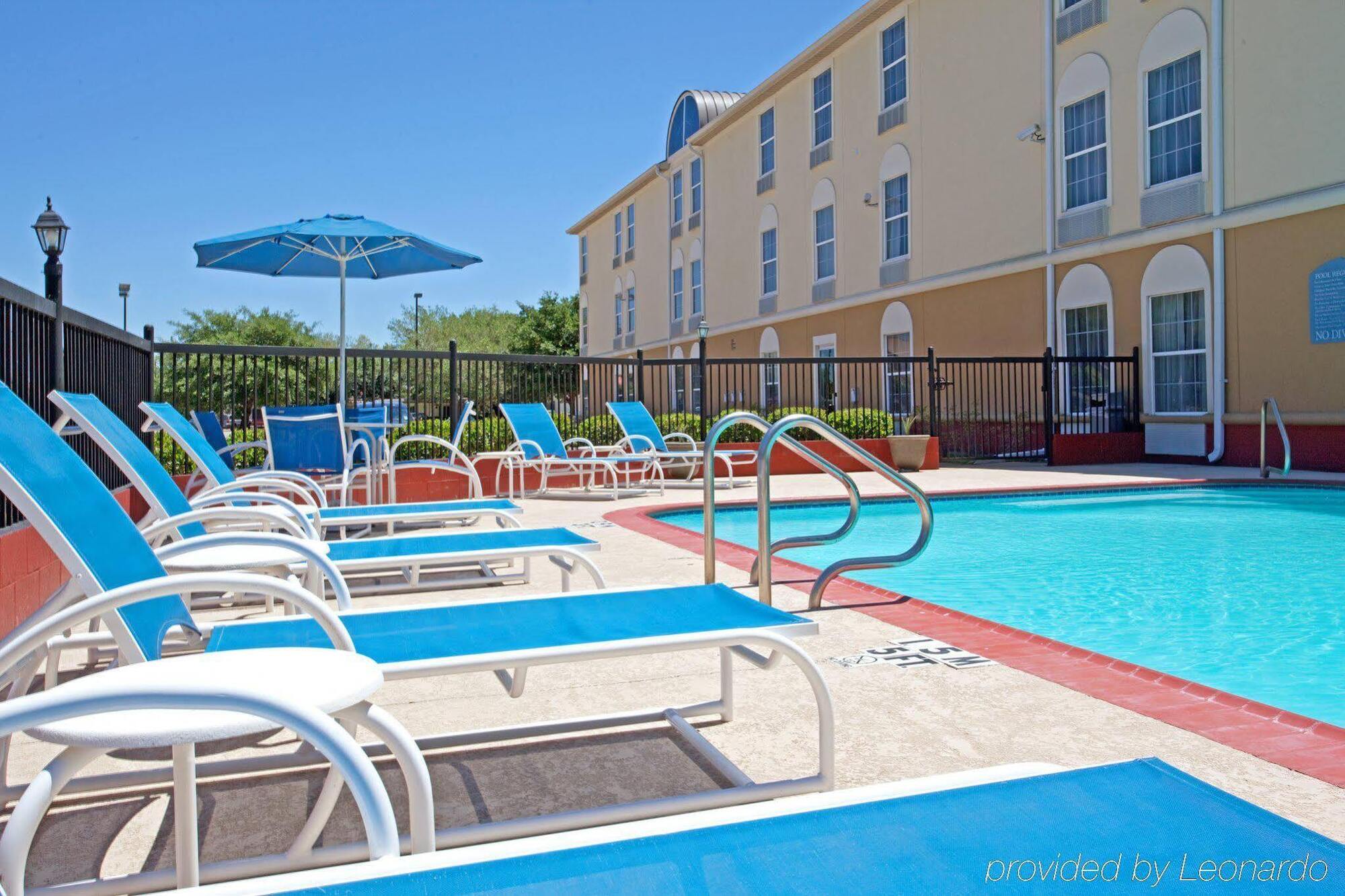 Holiday Inn Express Hotel & Suites Columbus By Ihg Zewnętrze zdjęcie