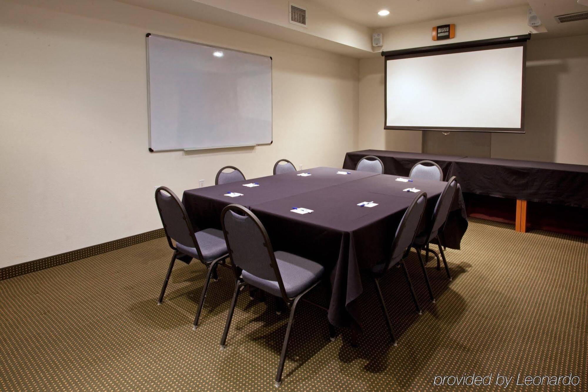Holiday Inn Express Hotel & Suites Columbus By Ihg Zewnętrze zdjęcie