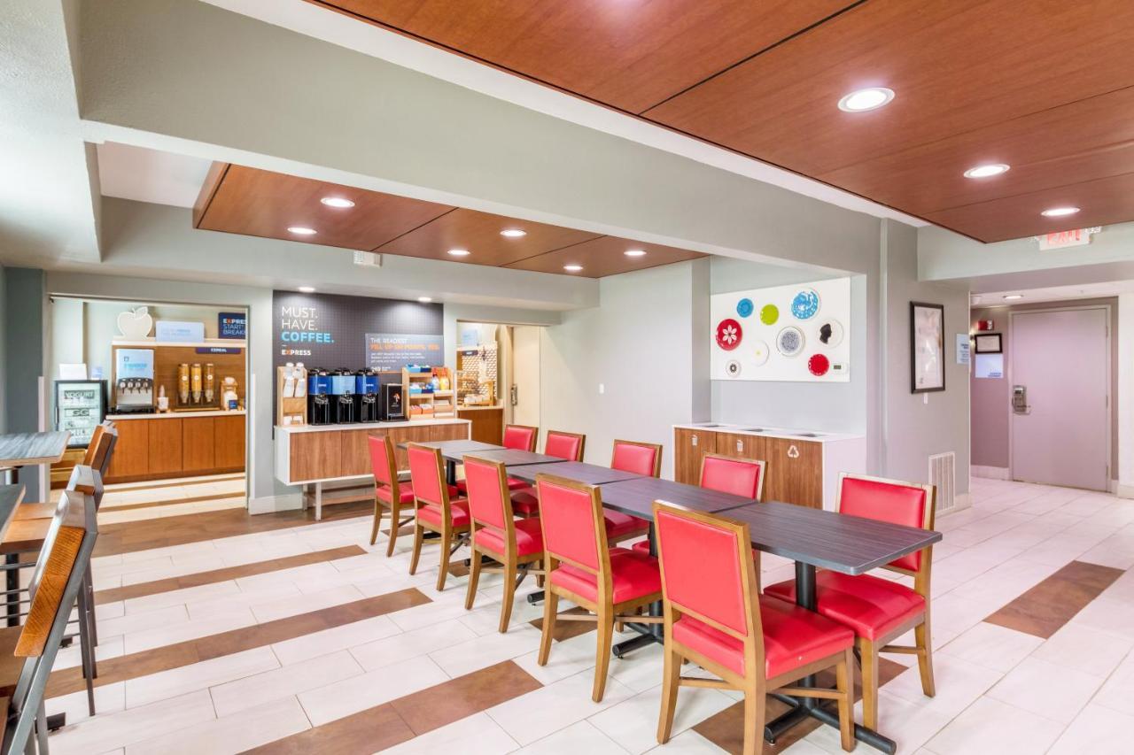 Holiday Inn Express Hotel & Suites Columbus By Ihg Zewnętrze zdjęcie